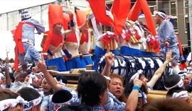 Tenjin Matsuri Taiko drummers carried on a platform