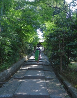 A geisha going up steps of Kiyomizuzaka street
